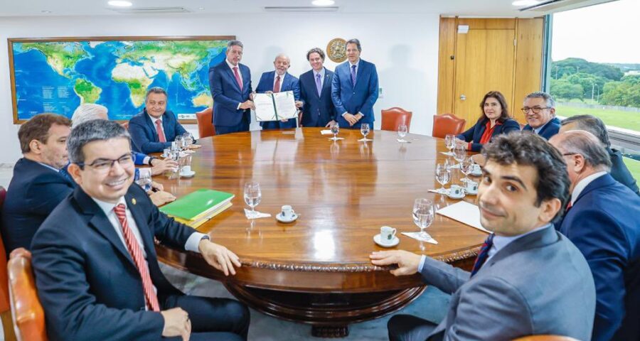 Lula e Haddad entregaram novo arcabouço fiscal ao Congresso em evento fechado - Foto: Divulgação/Ricardo Stuckert/PR