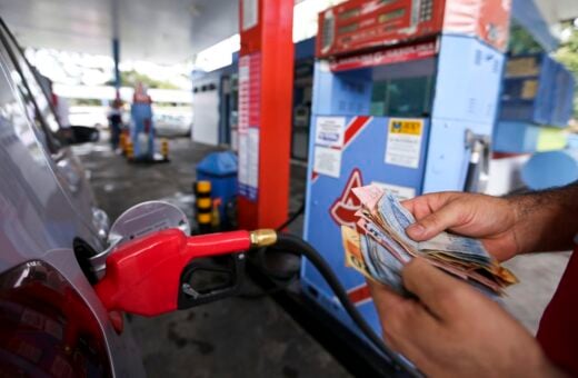 Dados sobre valores da gasolina e do etanol são do IPTL - Foto: Marcelo Camargo/Agência Brasil