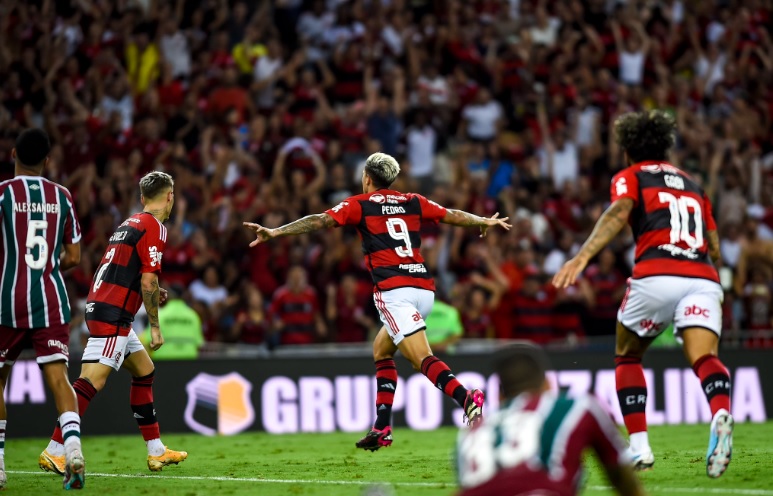 Pedro comemora o segundo gol da vitória contra o Fluminense, no último sábado (1º) - Foto: Marcelo Cortes/CRF/divulgação