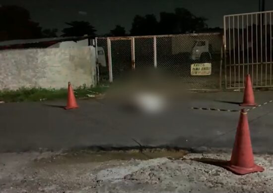 Homem é assassinado com tiros por suspeitos em motocicleta. Foto: Reprodução/TV Norte.