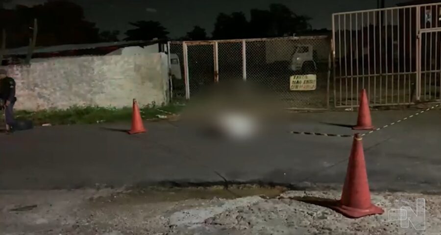 Homem é assassinado com tiros por suspeitos em motocicleta. Foto: Reprodução/TV Norte.