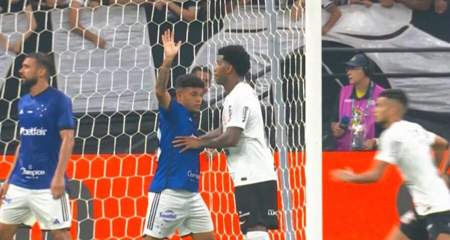 Suposto empurrão durante a partida entre Corinthians e Cruzeiro. Foto: Reprodução/Site CBF