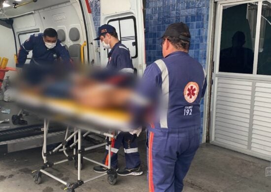 Moradores encontram homem morto e outro baleado na Zona Norte de Manaus