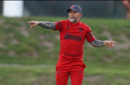 Sampaoli comandou o primeiro treino como técnico do Flamengo nesta segunda (17), no Ninho do Urubu - Foto: Gilvan de Souza/CRF/divulgação