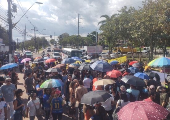 Protesto de professores pede reajuste de salário - Foto: Divulgação/Sinteam