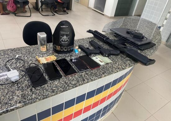 Suspeitos de série de roubos foram levados para 4º Distrito Policial - Foto: Divulgação/PM-RR