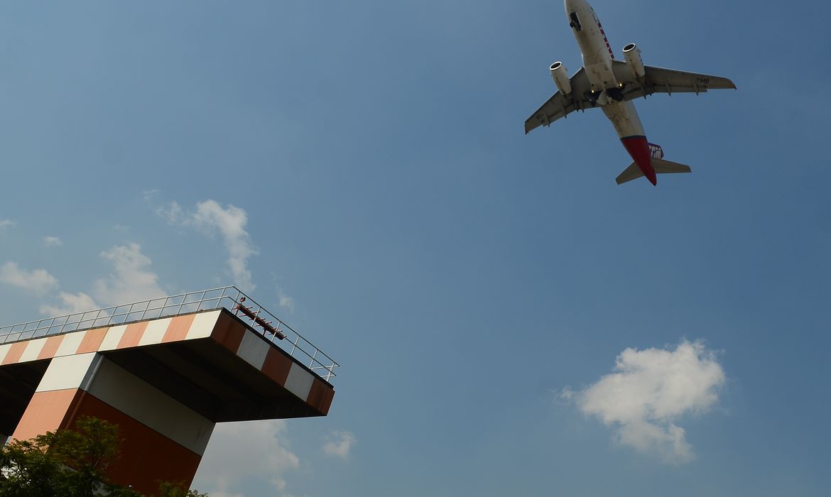 Querosene de aviação impacta diretamente nos cursos das companhias aéreas - Foto: Rovena Rosa/Agência Brasil