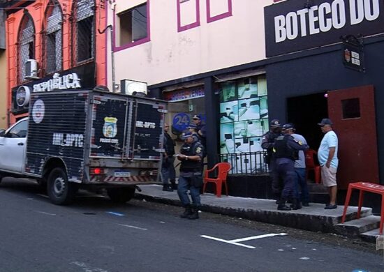 Suspeitos invadem bar e executam jovem de 19 anos no Centro de Manaus