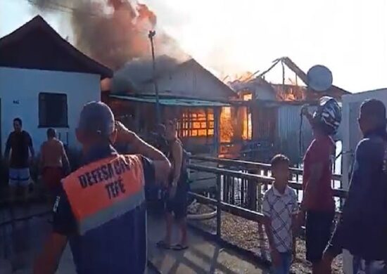 Incêndio destrói quatro casas em Tefé, no Amazonas, nesta sexta, 28