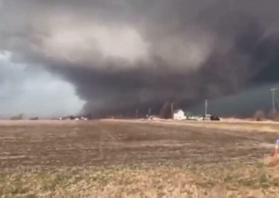 Quantidade exata de tornados que atingiram os EUA é apurada pelos órgãos climáticos - Foto: Reprodução/Twitter @RDCTVdigital