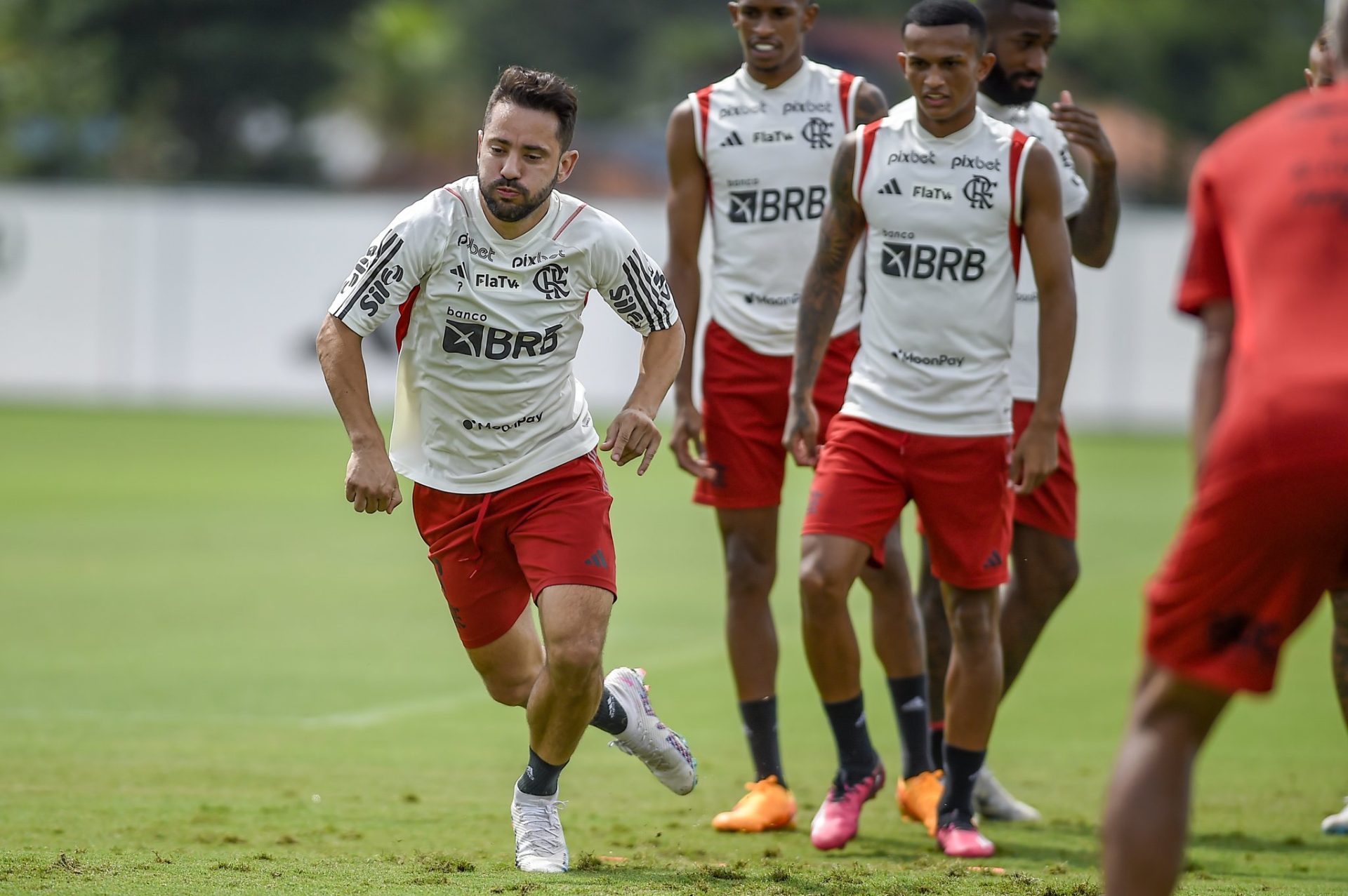 Jogadores do Flamengo fizeram último treino nesta terça (12), antes do jogo contra o Maringá, pela Copa do Brasil - Foto: Marcelo Cortes/CRF/divulgação