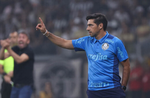 O técnico Abel Ferreira pede desculpa a jornalista em coletiva - Foto: Reprodução/Cesar Greco/Palmeiras/by Canon