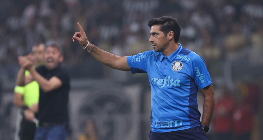 O técnico Abel Ferreira pede desculpa a jornalista em coletiva - Foto: Reprodução/Cesar Greco/Palmeiras/by Canon