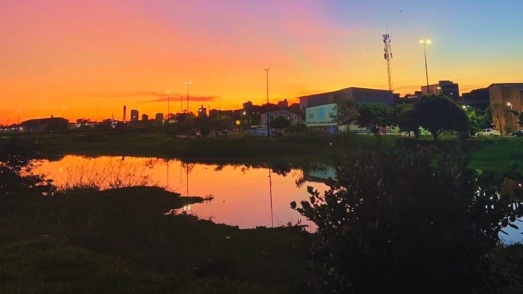 Sol se pondo na praça Jeferson Peres no Centro de Manaus - Foto: Francisco Santos/ Portal Norte