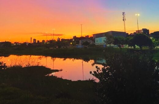 Sol se pondo na praça Jeferson Peres no Centro de Manaus - Foto: Francisco Santos/ Portal Norte