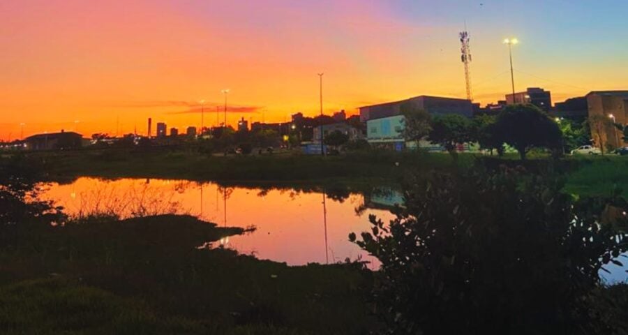 Sol se pondo na praça Jeferson Peres no Centro de Manaus - Foto: Francisco Santos/ Portal Norte