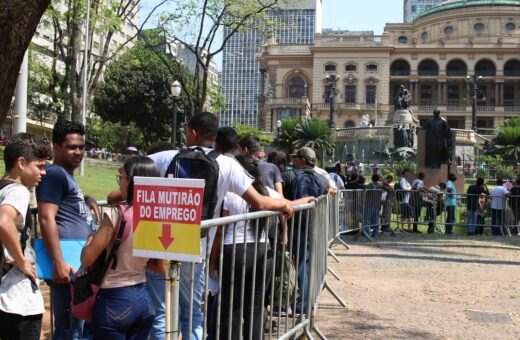 Desemprego no Brasil - Mutirão do emprego em São Paulo - Foto: Rovena Rosa/Agência Brasil