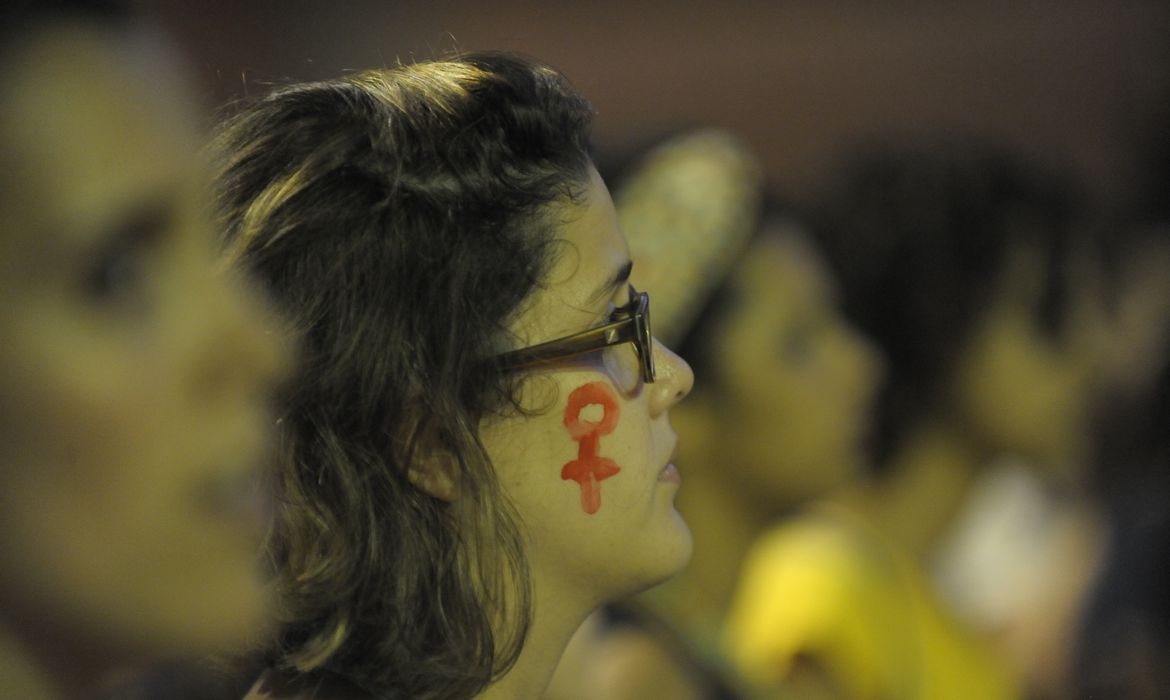 A ministra das Mulheres, Cida Gonçalves, afirmou que o governo trabalha para chegar ao "feminicídio zero", mas que há dificuldade para atingir essa meta até 2026 - Foto: Fernando Frazão/Agência Brasil