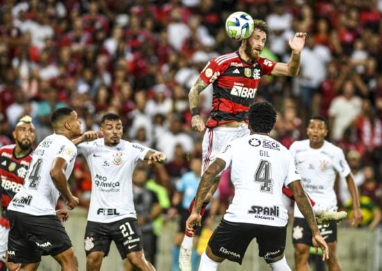 Leo Pereira comemora gol durante Flamengo x Corinthians realizada no Estádio do Maracanã pela 7ª rodada do Campeonato Brasileiro 2023, na tarde deste domingo (21) - Foto: Celso Pupo/Fotoarena/Estadão Conteúdo