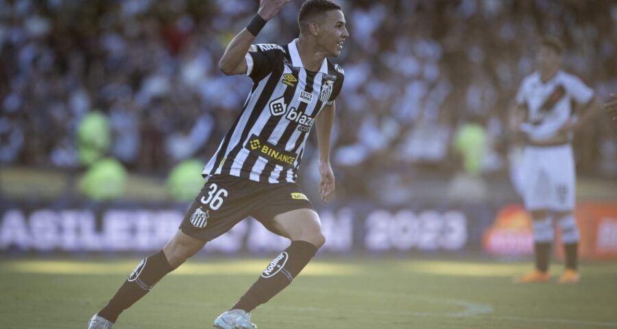 Deivid Washington jogador do Santos comemora seu gol durante partida contra o Vasco no estádio São Januário realizado no domingo (15) - Foto: Jorge Rodrigues/ Agif- Agência de Fotografia/ Estadão