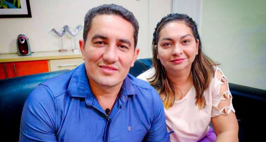 Prefeito de Borba, Simão Peixoto e sua esposa, Aldine Mirella - Foto: Reprodução/ Facebook@prefeitosimaopeixoto