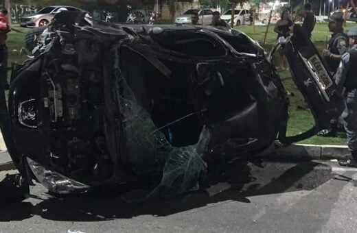 No carro estavam quatro pessoas, duas delas morreram na hora - Foto: Reprodução/Whatsapp