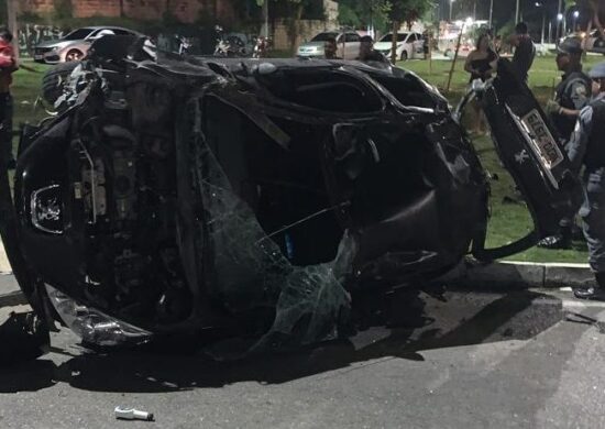 No carro estavam quatro pessoas, duas delas morreram na hora - Foto: Reprodução/Whatsapp