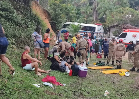 VÍDEO: acidente entre carreta e micro-ônibus deixa 11 feridos na BR-174