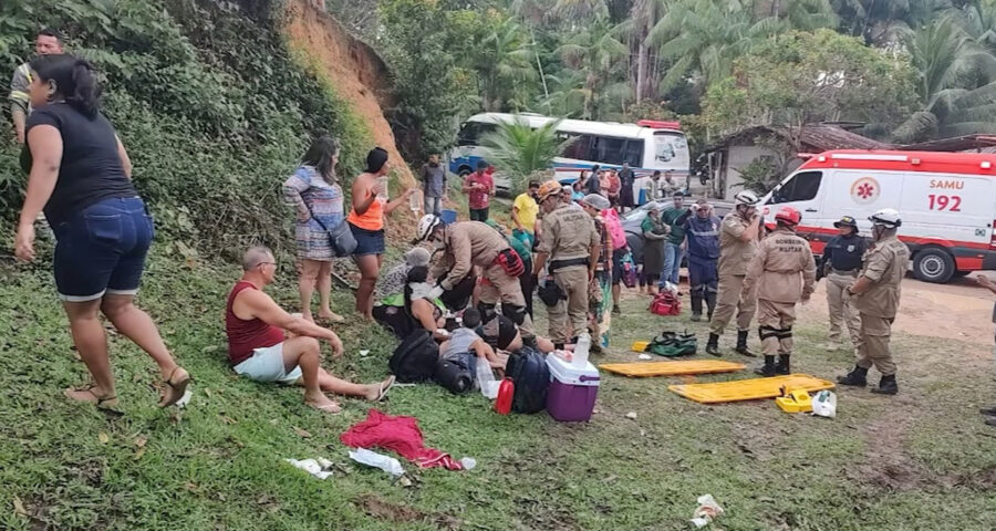 VÍDEO: acidente entre carreta e micro-ônibus deixa 11 feridos na BR-174