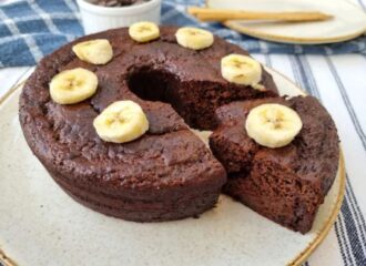 Bolo fit de banana com chocolate - Foto: Reprodução/Receitaria