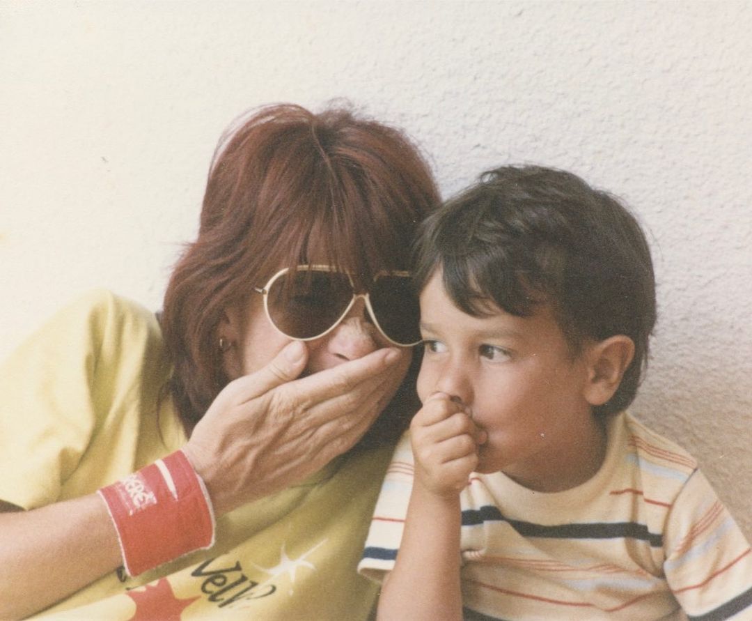 Filho de Rita Lee, compartilhou fotos dele com a mãe e ainda grávida - Foto: Reprodução/Instagram @ant_lee