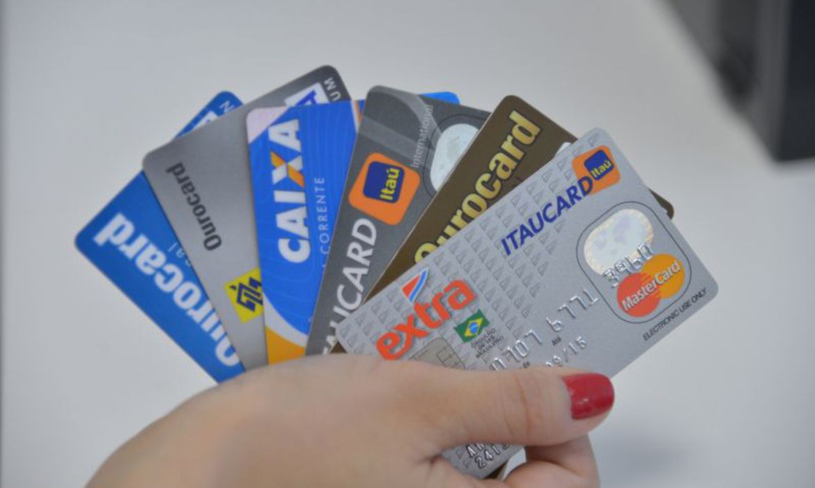 Câmara aprova urgência de PL que limita a 100% os juros sobre o rotativo do cartão de crédito - Foto: Arquivo/Agência Brasil