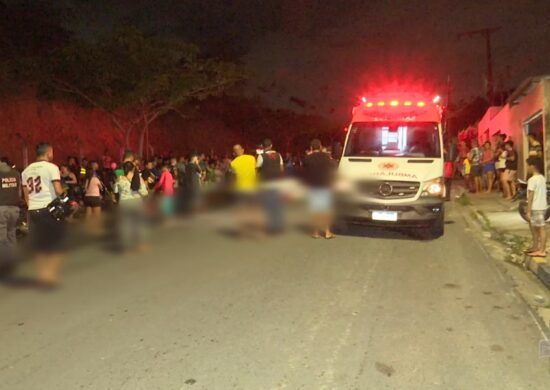 Casal em motocicleta morre ao colidir com outro veículo em Manaus. Foto: Reprodução/ TV Norte Amazonas.