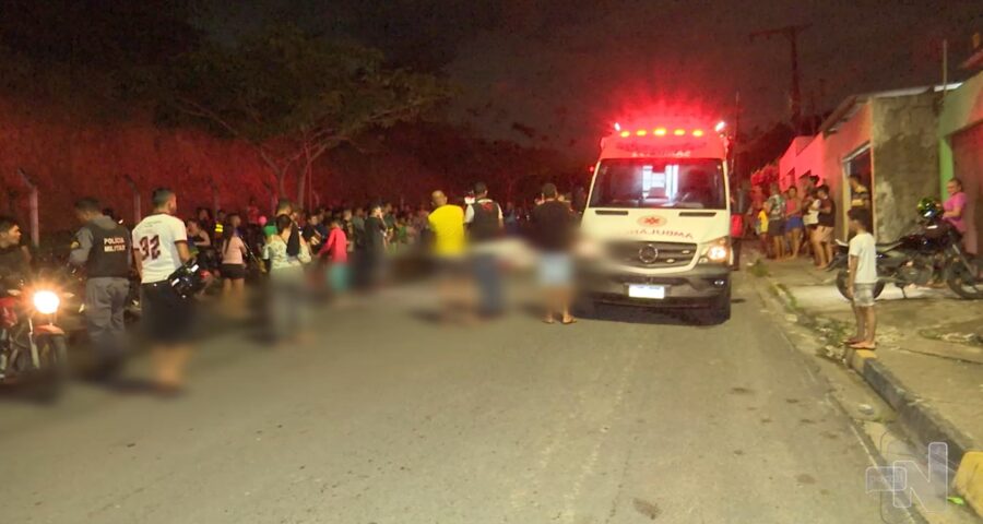 Casal em motocicleta morre ao colidir com outro veículo em Manaus. Foto: Reprodução/ TV Norte Amazonas.