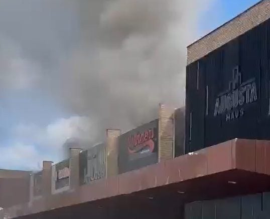 Incêndio atinge centro comercial em Manaus, no AM - Foto: Reprodução/Redes sociais