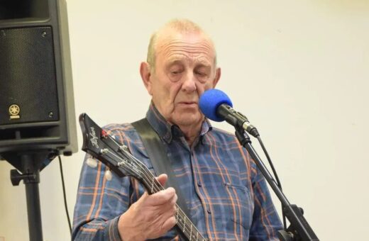 Chas Newby faleceu nesta terça-feira. A causa da morte, ainda não foi divulgada - Foto: Reprodução/Instagram @twitter @thecavernliverpool