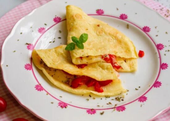 Crepioca de queijo com tomate e orégano - Foto: Reprodução/Receitaria