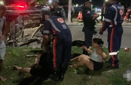 Duas pessoas morrem e duas ficam feridas após carro capotar. Foto: Reprodução/ TV Norte Amazonas.