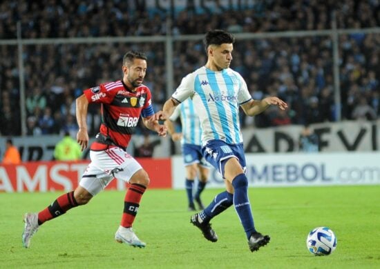 Com uma expulsão para cada time, jogo no El Cilindro foi bem equilibrado - Foto: Twitter/Reprodução @RacingClub