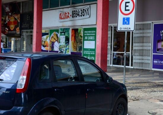 PL que prevê estacionamento grátis para idosos e PCD segue em tramitação no Senado - Foto: Arquivo/Agência Brasil