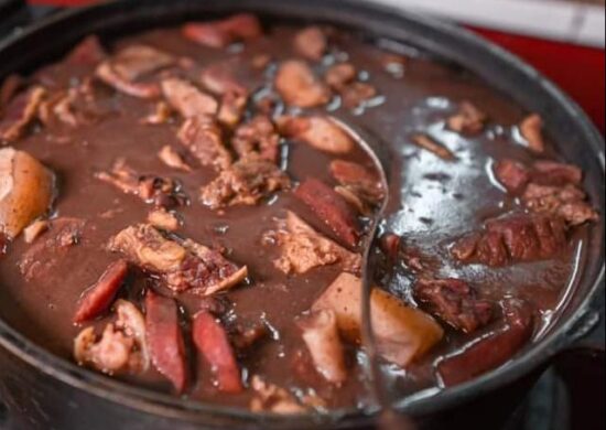 feijoada-solidaria-crianca-doenca-rara-manaus-foto-divulgacao