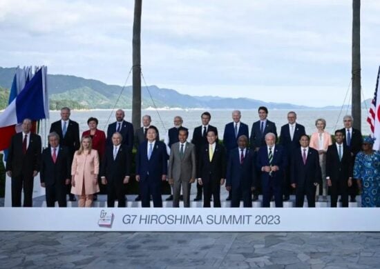 Presidente Lula com outros líderes mundiais durante encontro do G7 em Hiroshima, no Japão, maio de 2023. — Foto: BRENDAN SMIALOWSKI / POOL