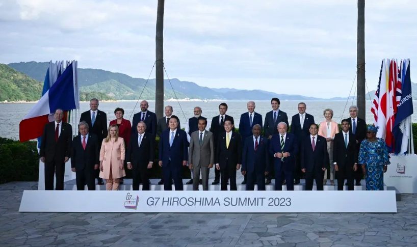 Presidente Lula com outros líderes mundiais durante encontro do G7 em Hiroshima, no Japão, maio de 2023. — Foto: BRENDAN SMIALOWSKI / POOL