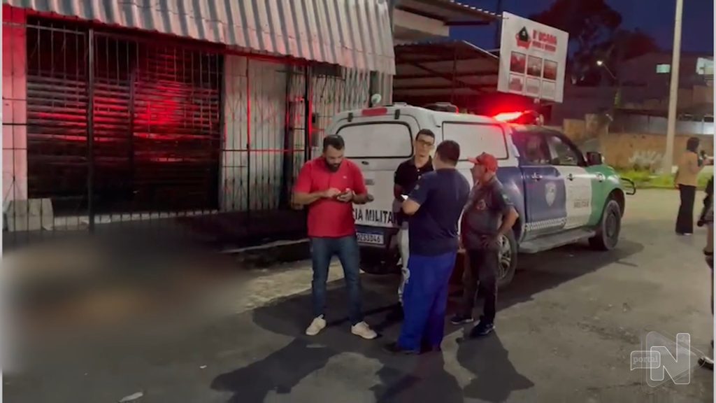 Homem com marcas de agressão é encontrado morto na Zona Norte de Manaus. Foto: Reprodução/ TV Norte Amazonas.