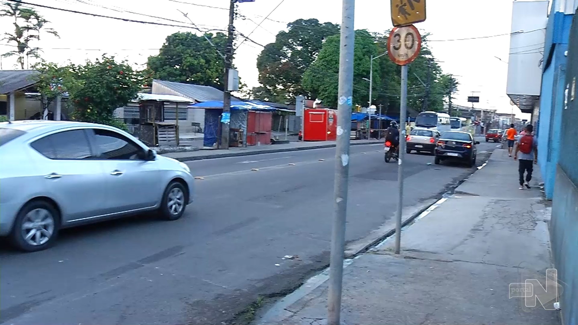 Homem é morto com golpes de faca e garrafa ao tentar cometer assalto. Foto: Reprodução/ TV Norte Amazonas.