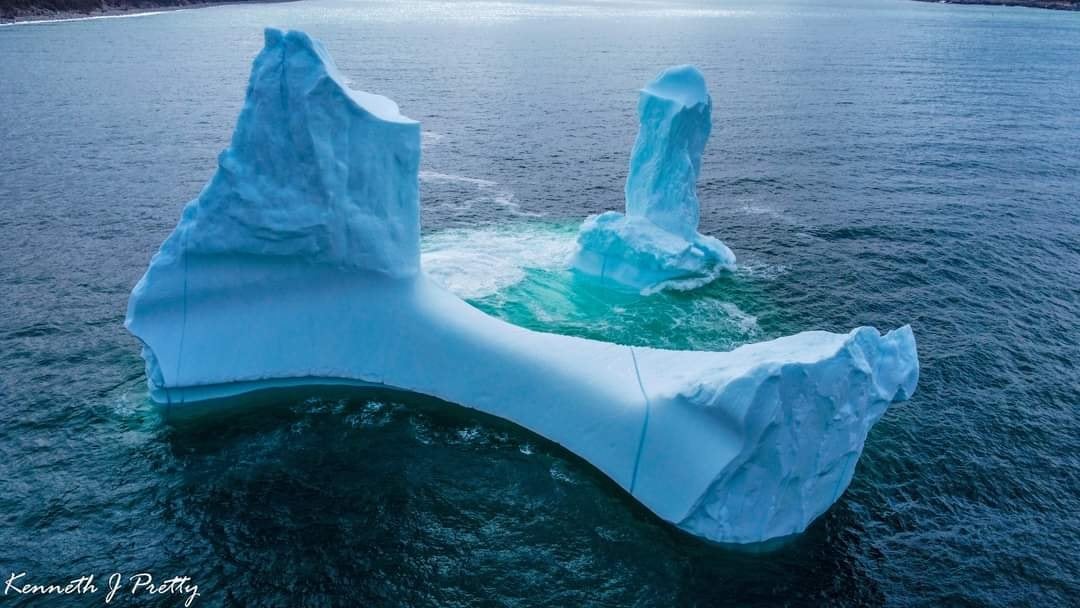 Iceberg com formato de pênis viraliza - Foto: Reprodução/Facebook @kjpretty