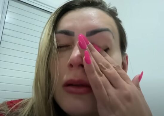 Andressa Urach chora em vídeo publicado no YouTube - Foto: Reprodução/Youtube Andressa Urach Oficial