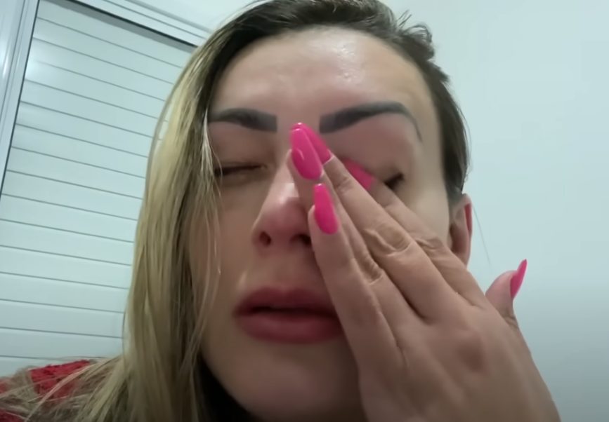 Andressa Urach chora em vídeo publicado no YouTube - Foto: Reprodução/Youtube Andressa Urach Oficial