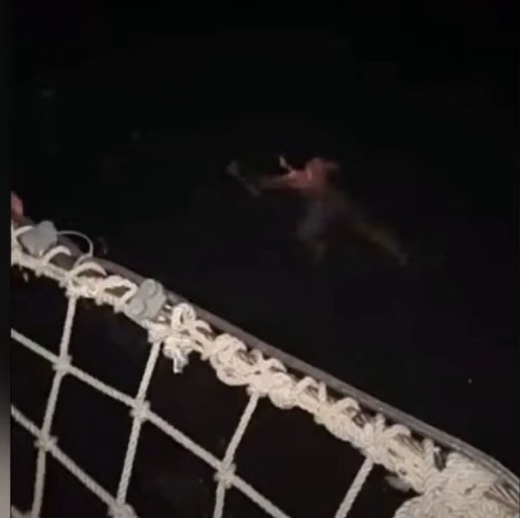 Em Bahamas, ele teria pulado nas águas após aceitar desafio de colegas - Foto: Reprodução/Youtube @wbrz