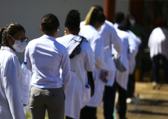 Valor previsto no edital do Mais Médicos é de R$ 12,3 mil ao mês - Foto: Marcelo Camargo/Agência Brasil